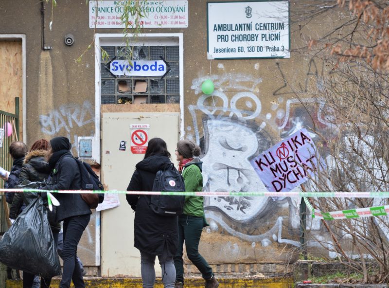 Budova bývalé kliniky v Praze na Žižkově.