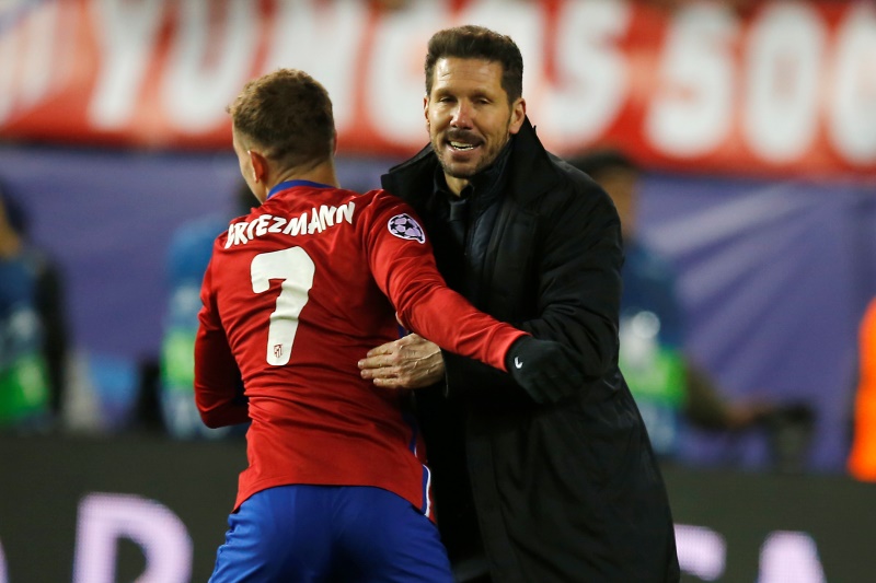 Přestože Atlético Madrid po roce opět postoupilo do čtvrtfinále fotbalové Ligy mistrů po penaltovému rozstřelu, podle trenéra Diega Simeoneho jeho svěřenci pokutové kopy netrénují.
