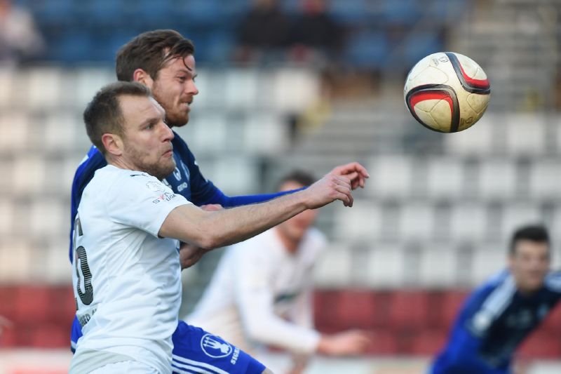 Daniel Kolář z Plzně (vlevo) a Renars Rode z Olomouce.