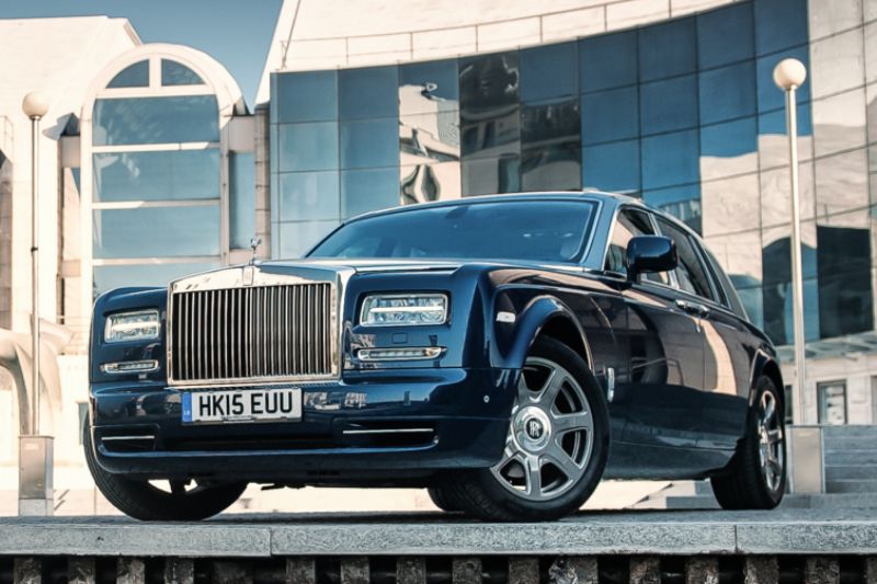 Kulaté jubileum slaví firma, která se proslavila auty a leteckými motory - Rolls-Royce. 