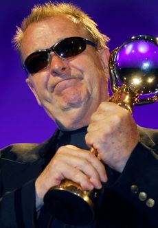 Režisér Jan Němec získal na Mezinárodním filmovém festivalu v Karlových Varech v roce 2006 cenu za mimořádný umělecký přínos světové kinematografii.
