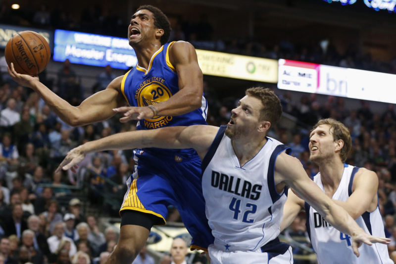 Utkání Golden State v Dallasu.