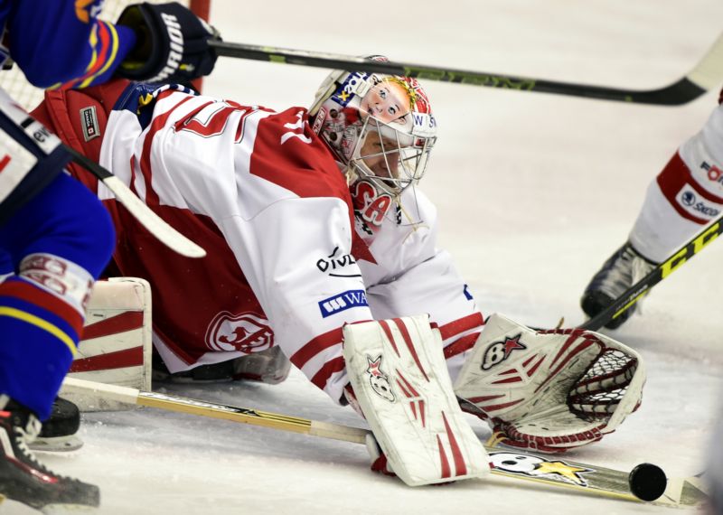 Gólman Slavie Alexandr Hylák v akci.