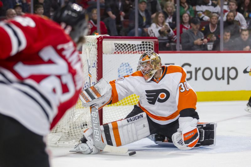 Brankář Philadelphie Flyers Michal Neuvirth.