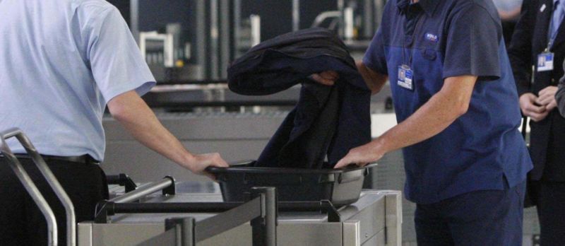Některá letiště v Evropě zpřísňují opatření kvůli dění v Bruselu 
