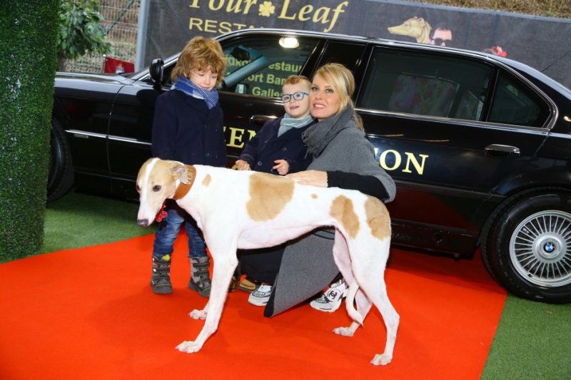 Simona Krainová s sebou na vyhlašování vzala syny Maxe a Bruna, kterým se psí šampioni moc líbili. Simona Krainová s sebou na vyhlašování vzala syny Maxe a Bruna, kterým se psí šampioni moc líbili.