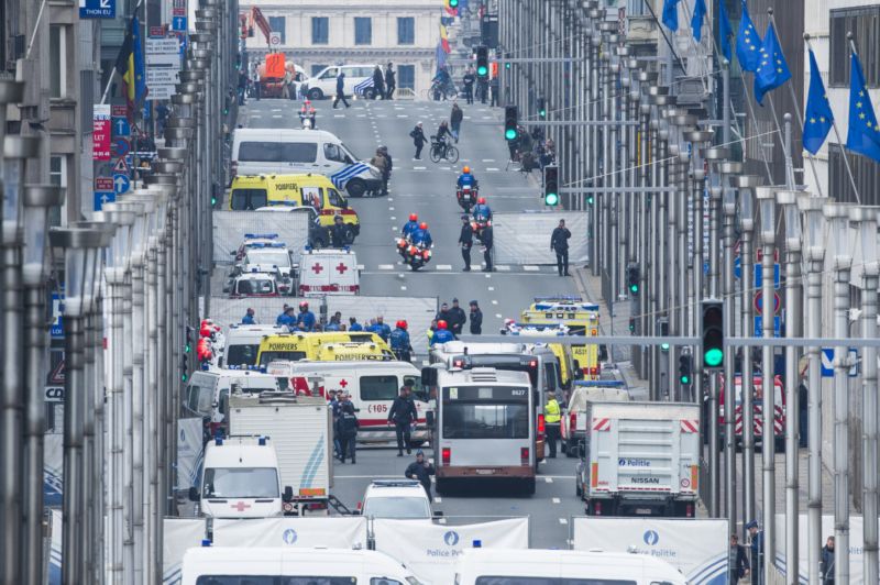 Policie a sanitky na letišti. Policie a sanitky na letišti.