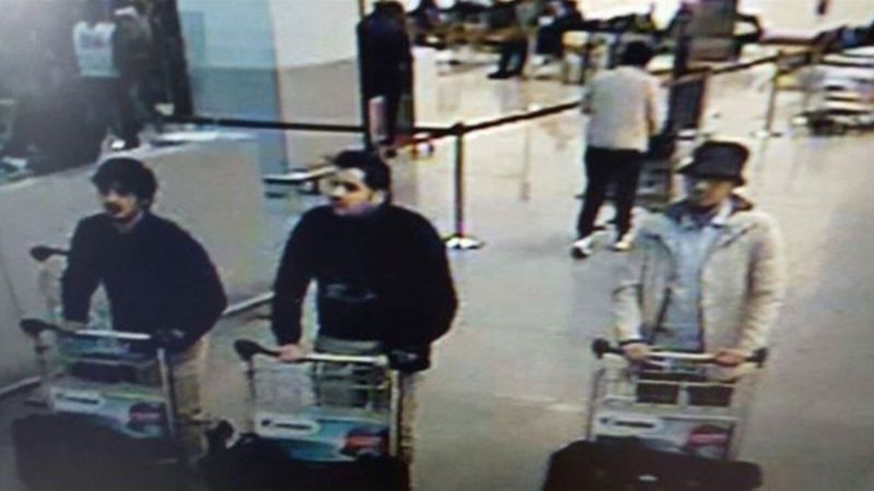 Bratři Khalid a Brahim El Bakraouiovi podezřelí z atentátu na bruselském letišti.