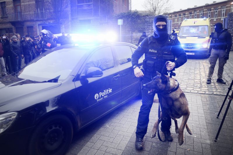 Policista nasazený při protiteroristickém zásahu ve Francii.