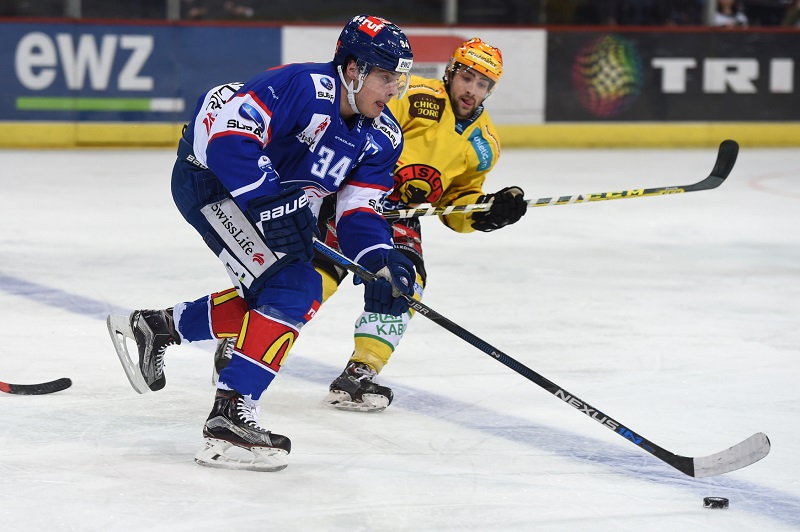 Osmnáctiletý hokejový útočník Auston Matthews.