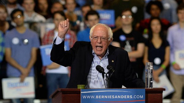 Kandidát Bernie Sanders.