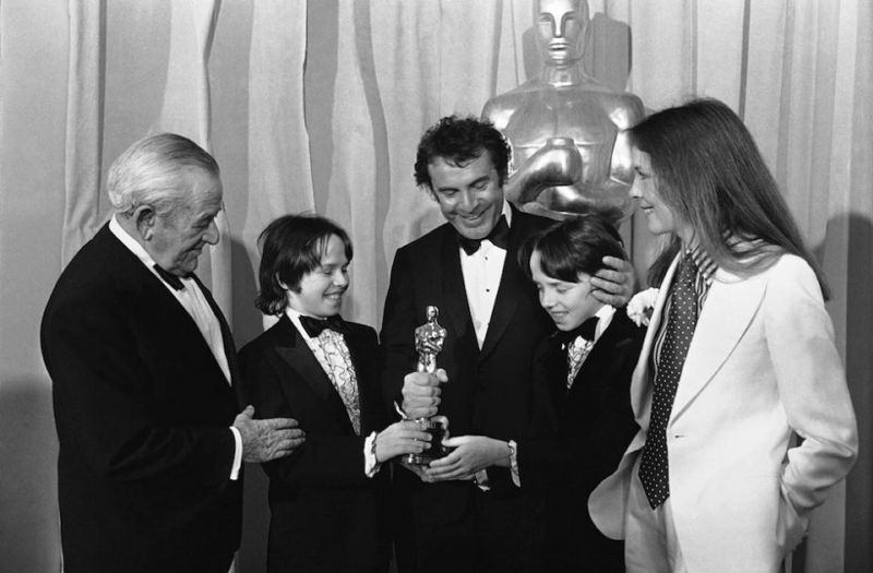 Miloš Forman při přebírání Oscarů společně se svými syny.