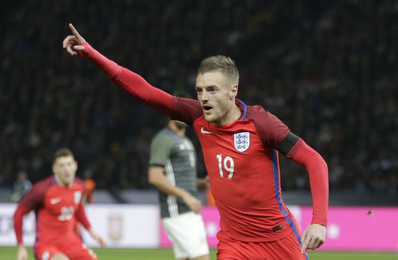 Anglický reprezentant Jamie Vardy slaví branku proti Německu.