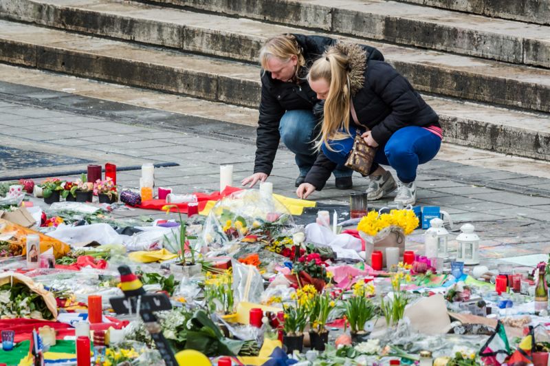 Pietní místo za oběti teroru v Bruselu. Pietní místo za oběti teroru v Bruselu.