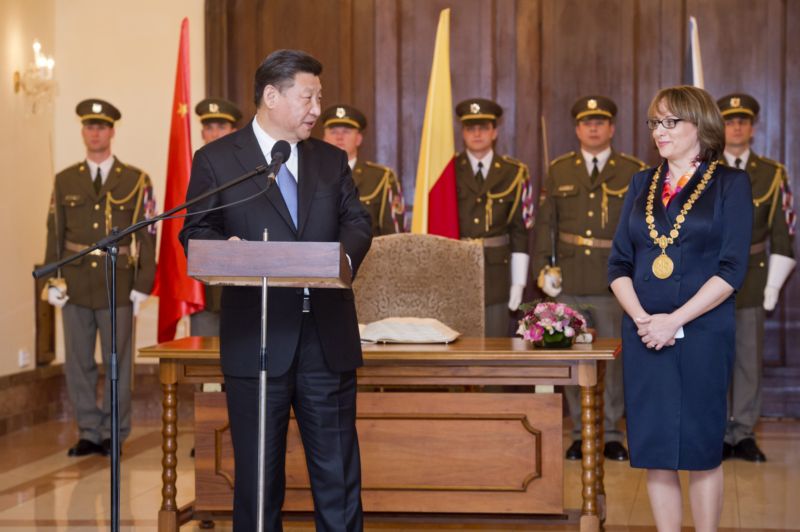Čínský prezident s pražskou primátorkou.