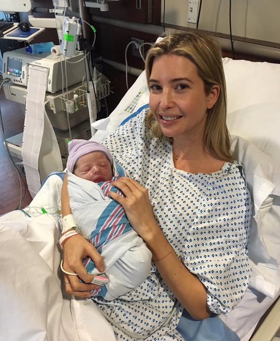 Ivanka Trump s novorozeným synem. Ivanka Trump s novorozeným synem.