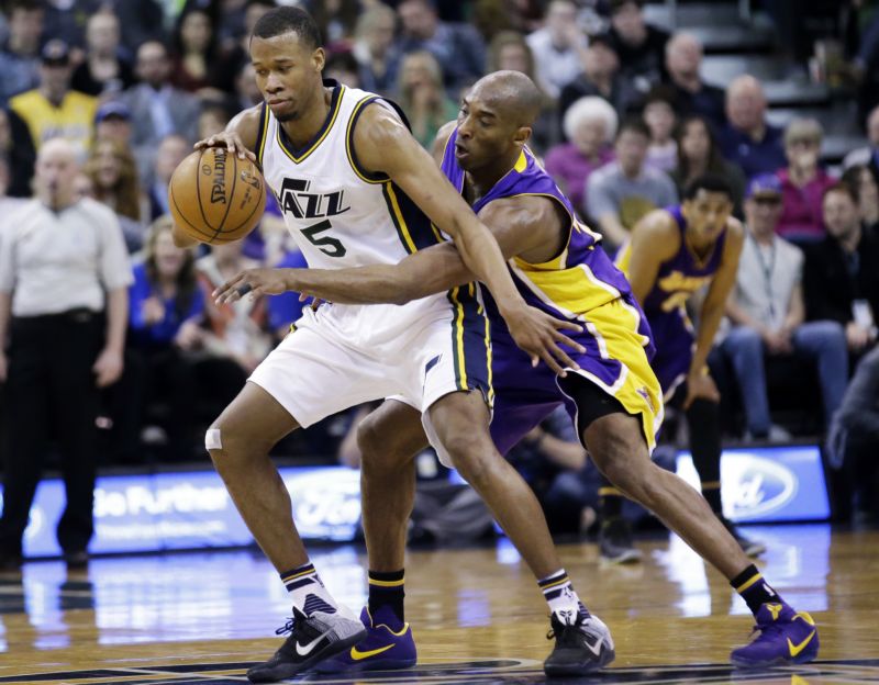 Kobe Bryant (vpravo).