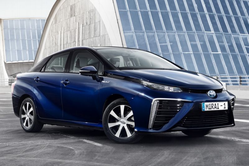 Toyota Mirai a její futuristický vzhled.