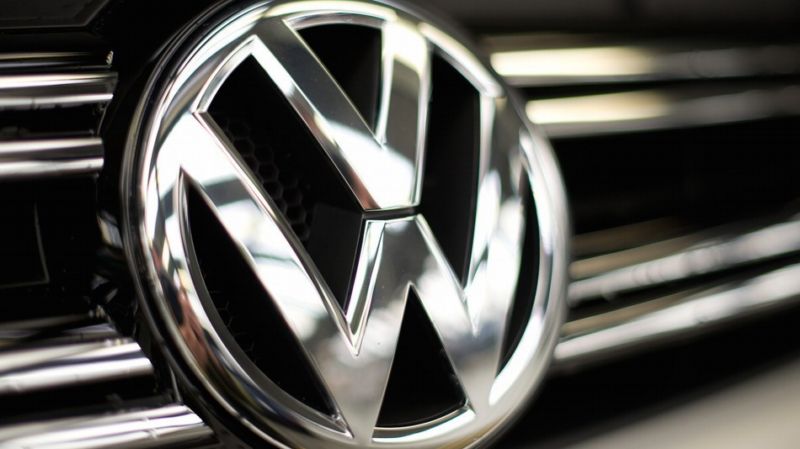 Volkswagen by kvůli skandálu mohl zrušit výplatu dividend. Volkswagen by kvůli skandálu mohl zrušit výplatu dividend.