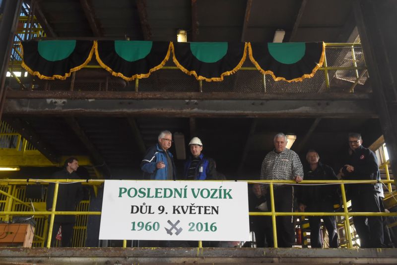Odcházející zaměstnanci by mohli dostat průměrně okolo 200 tisíc korun. Odcházející zaměstnanci by mohli dostat průměrně okolo 200 tisíc korun.