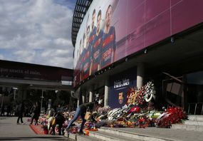 Stadion Barcelony posloužil jako pietní místo.