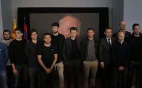 I fotbalisté Barcelony vzdali hold legendě.