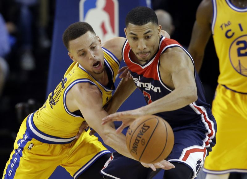 Momentka ze zápasu Golden State s Washingtonem.