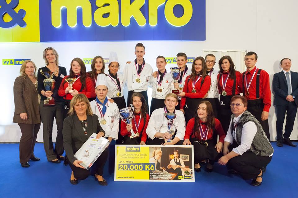 Makro. Makro.