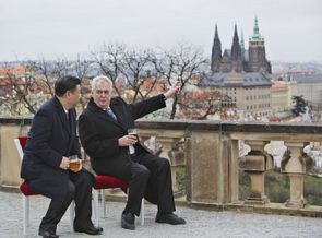 Prezidenti kochající se výhledem.