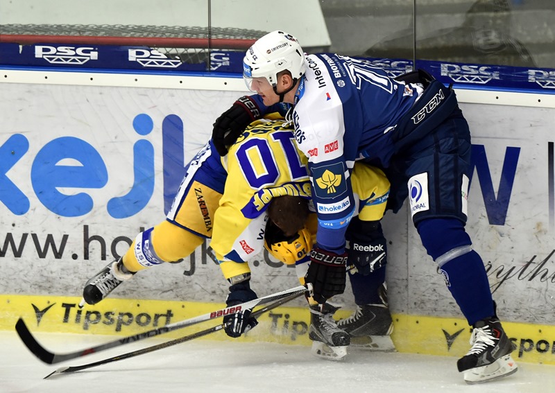 Plzeňský hokejový obránce Kristián Kudroč, který zkolaboval o přestávce středečního semifinálového zápasu play-off extraligy na ledě Sparty, byl propuštěn do domácího ošetřování. Plzeňský hokejový obránce Kristián Kudroč, který zkolaboval o přestávce středečního semifinálového zápasu play-off extraligy na ledě Sparty, byl propuštěn do domácího ošetřování.