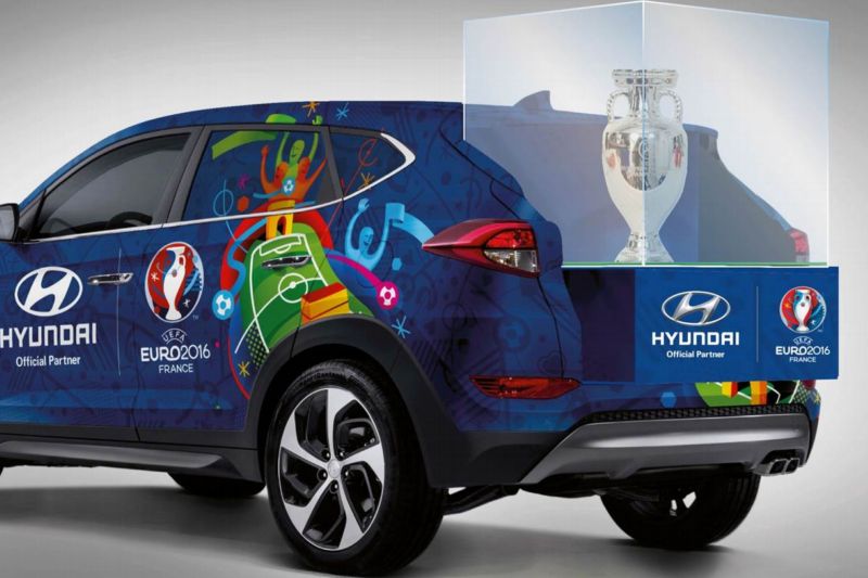 Fanoušci budou moci zblízka vidět pohár pro vítěze. Přiveze jim ho model Tucson.
