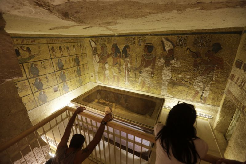 Vědci doufají, že Tutanchamonova hrobka ukrývá i hrob egyptské královny Nefertiti.