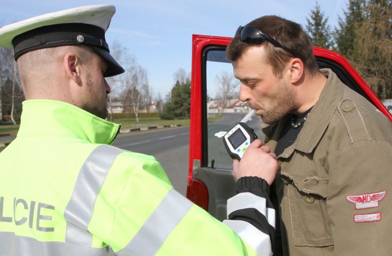 Policejní kontrola na alkohol (ilustrační foto).
