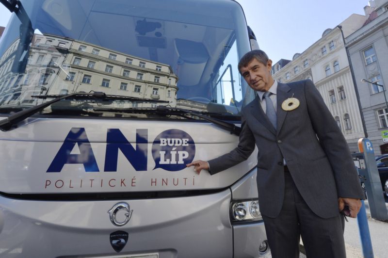 Autobus strany ANO.