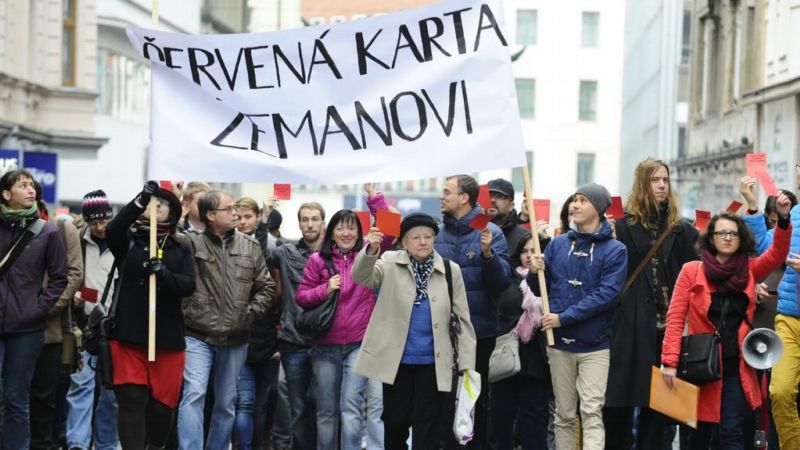 Protesty proti Miloši Zemanovi (ilustrační foto).