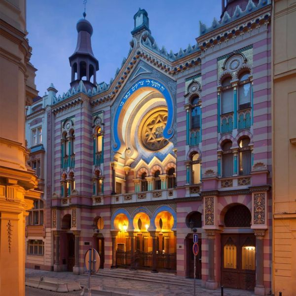 Jeruzalémská Synagoga v Jeruzalémské ulici je největší a nejmladší synagoga v Praze. Jeruzalémská Synagoga v Jeruzalémské ulici je největší a nejmladší synagoga v Praze.