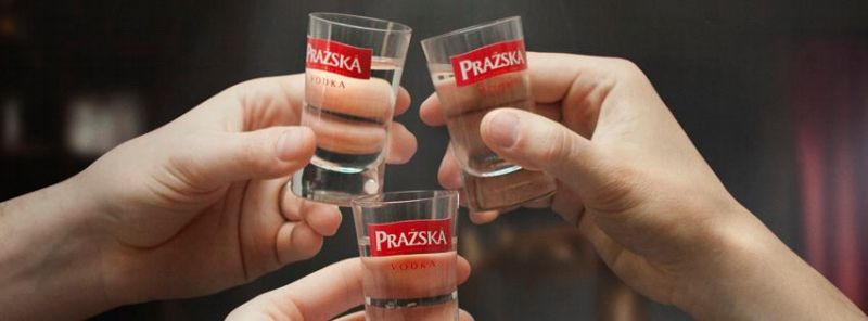Pražská vodka získala na soutěži v San Francisku stříbrnou medaili. Pražská vodka získala na soutěži v San Francisku stříbrnou medaili.