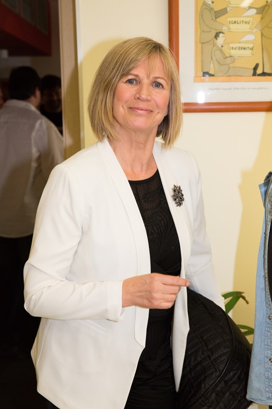 Jitka Molavcová hrávala ptákům, zvlášť holubům a slepicím.