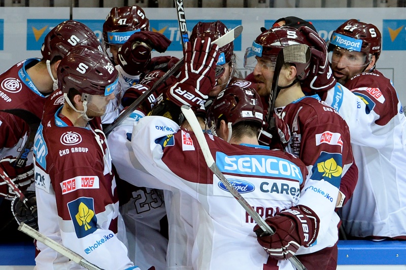 Hokejisté Sparty jsou krok od finále extraligy.