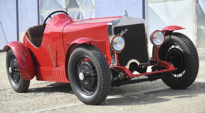 Zrekonstruovaný závodní automobil Wikov 7/28 starý bezmála 90 let.