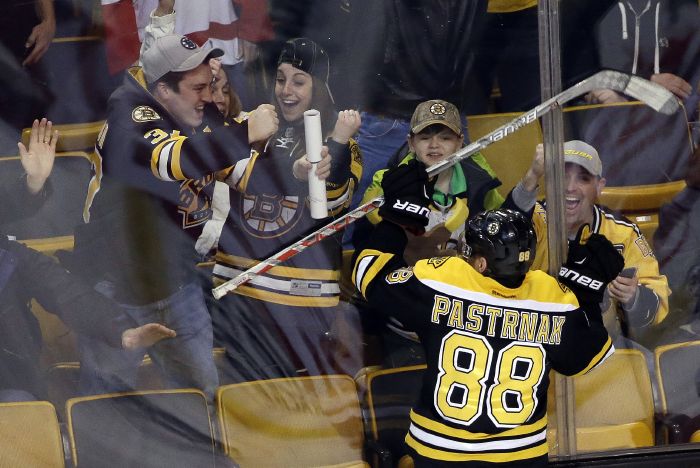 David Pastrňák v utkání NHL.