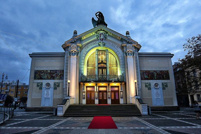 Budova Východočeského divadla Pardubice. Budova Východočeského divadla Pardubice.