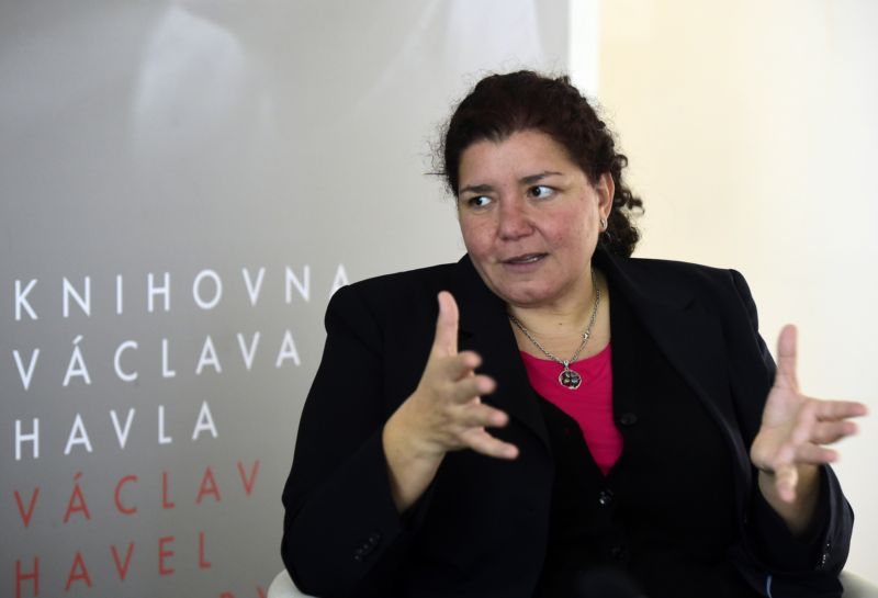 Jordánská reportérka Rana Husseiniová v Knihovně Václava Havla. Jordánská reportérka Rana Husseiniová v Knihovně Václava Havla.