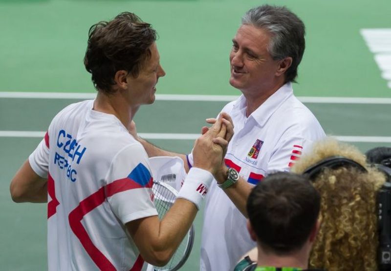 Tomáš Berdych s kapitánem daviscupového týmu Jaroslavem Navrátilem. 
