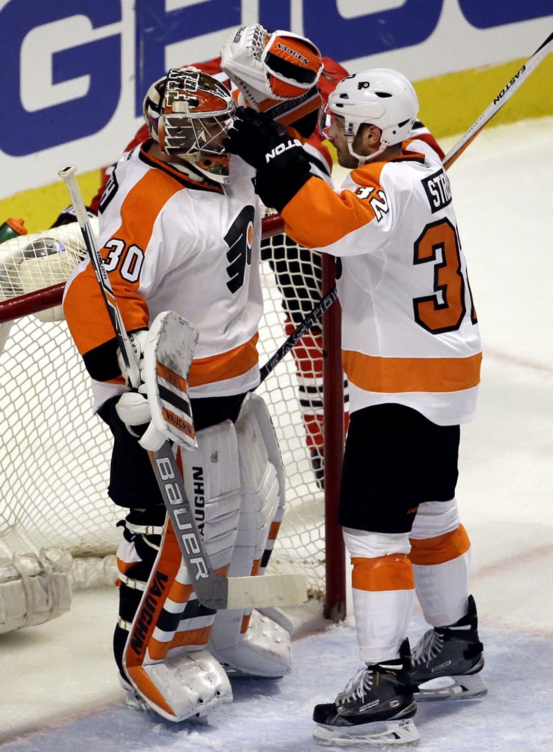 Brankář Philadelphie Michal Neuvirth. 