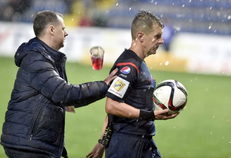 Rozhodčí Michal Paták po zápase Plzně se Zlínem.