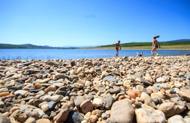 Jezero Milada v létě.