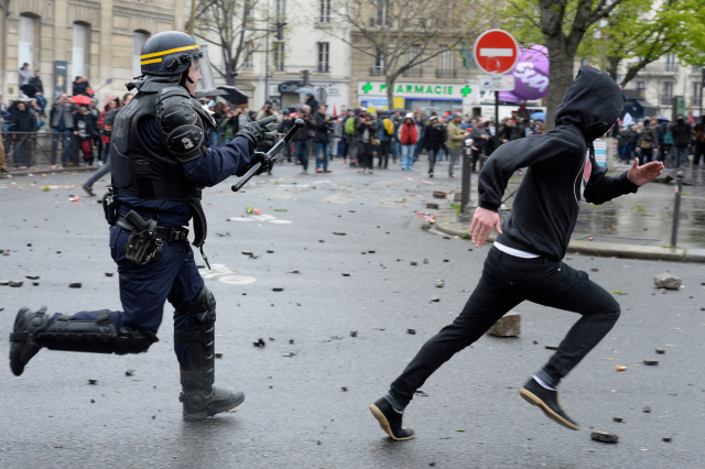 Protesty v Paříži. Protesty v Paříži.