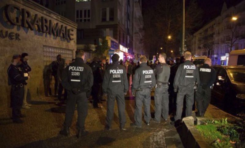 Berlínská policejní akce proti arabskému gangu.