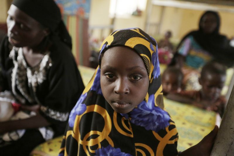 Ženy s dětmi, které osvobodila armáda ze zajetí Boko Haram. Ženy s dětmi, které osvobodila armáda ze zajetí Boko Haram.